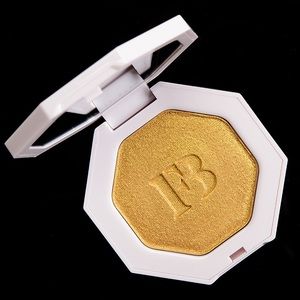 Fenty beauty trophy highlighter